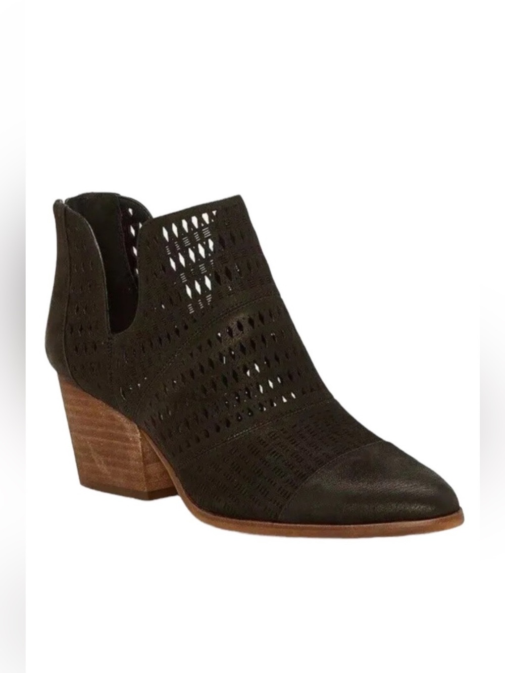 NWT 🛍️  Vince Camuto Perforated Summer Ankle Booties